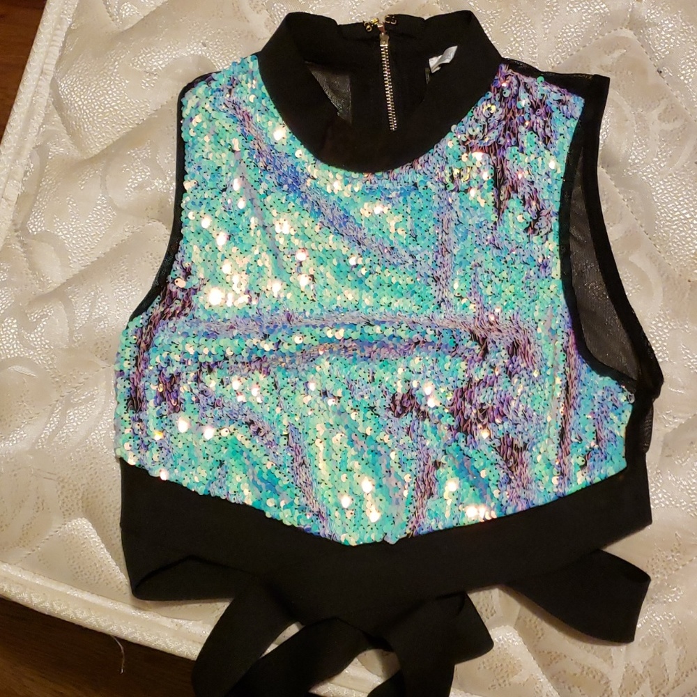Cross faded crop top